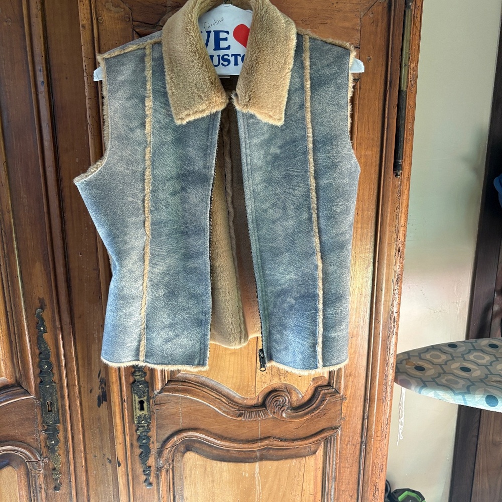 Fur vest